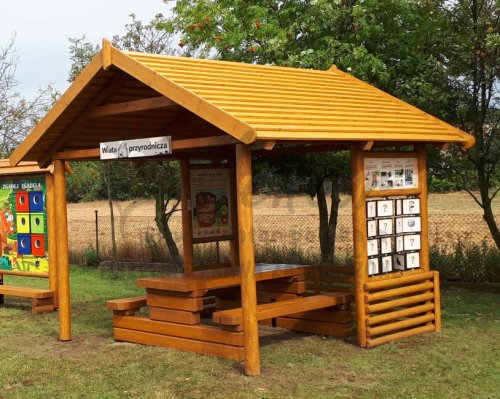 Wiata edukacyjna z grami - bok 1.jpg