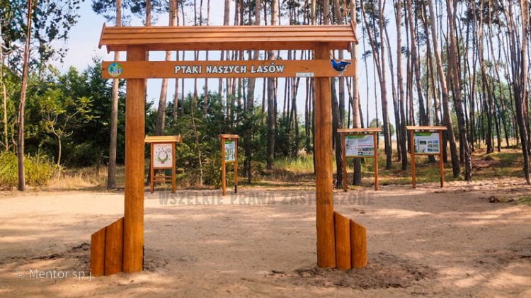 Brama do ścieżki edukacyjnej.jpg