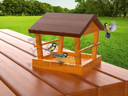 Karmnik na stole.jpg