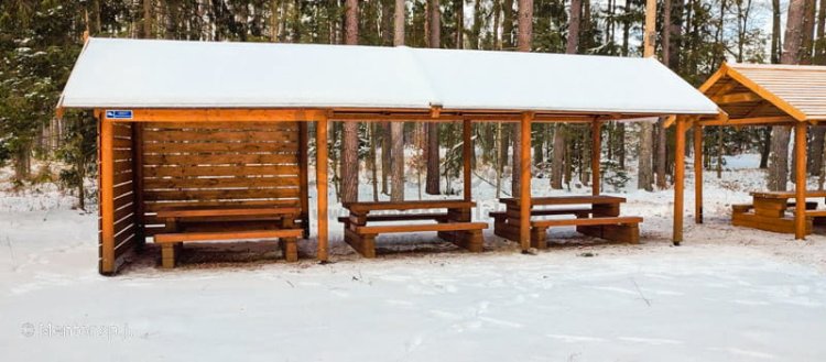 Wiata WZ06 z ławostołami rekreacyjnymi (3).jpg