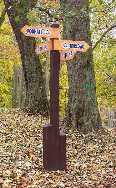 Kierunkowskaz turystyczny informacyjny drewniany